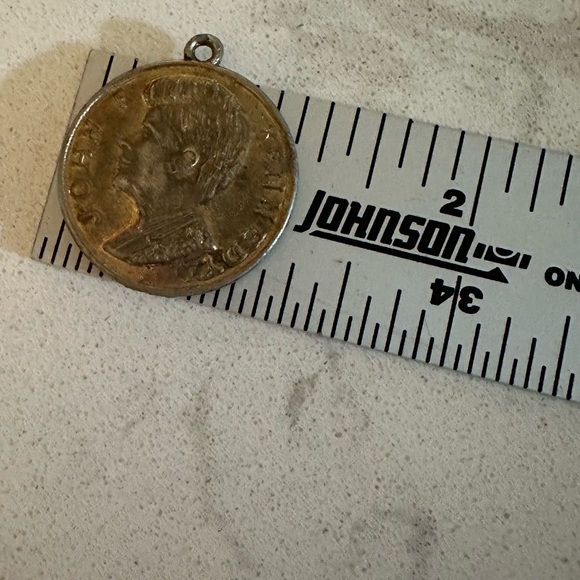 Vintage John F Kennedy JFK Silver Tone Famous Speech Medallion Pendant - Picture 5 of 6